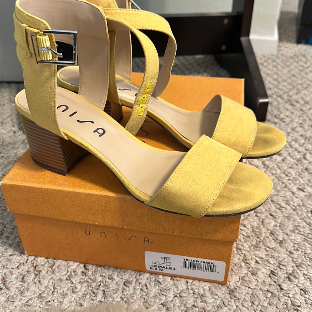 Ankle buckle shoes